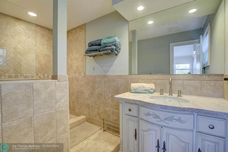  Single Family Homes Photo 20: 1920 Waters Edge  Lauderdale By The Sea,  FL 33062