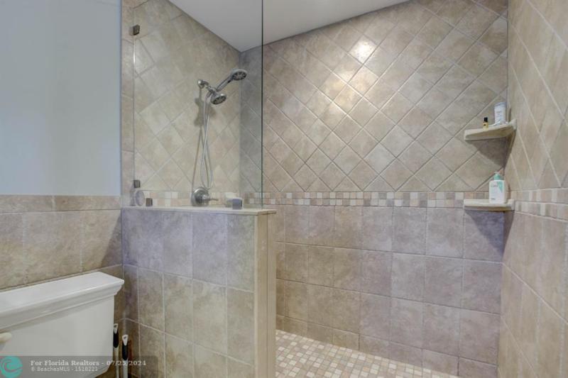  Single Family Homes Photo 21: 1920 Waters Edge  Lauderdale By The Sea,  FL 33062