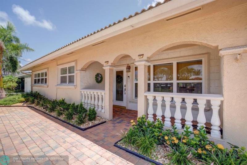  Single Family Homes Photo 4: 1920 Waters Edge  Lauderdale By The Sea,  FL 33062