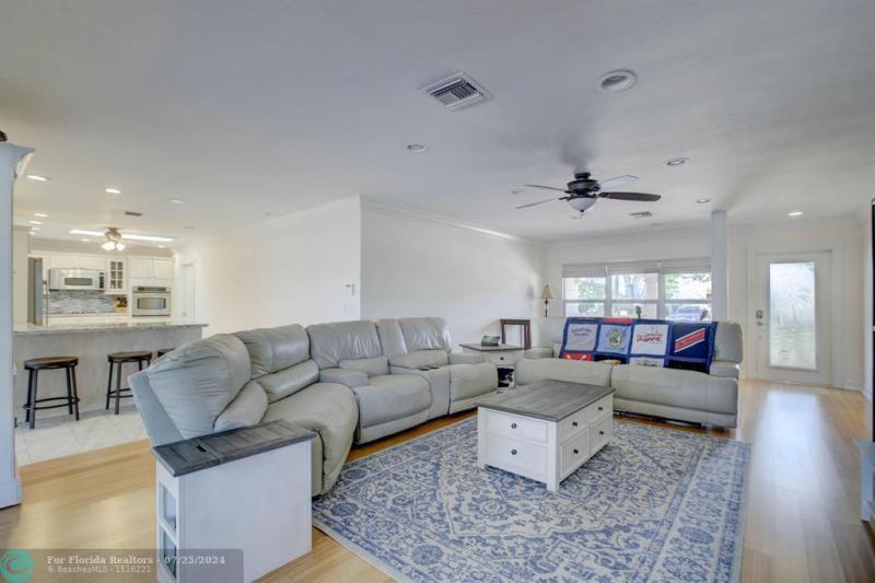  Single Family Homes Photo 6: 1920 Waters Edge  Lauderdale By The Sea,  FL 33062