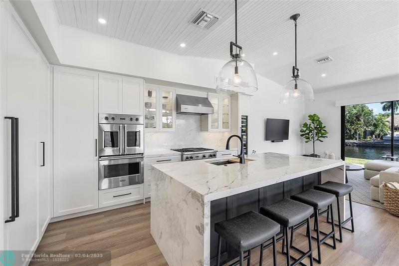  Single Family Homes Photo 10: 2157 Coral Gardens Dr  Wilton Manors,  FL 33306