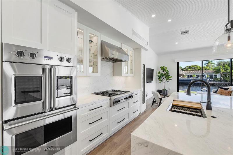  Single Family Homes Photo 11: 2157 Coral Gardens Dr  Wilton Manors,  FL 33306