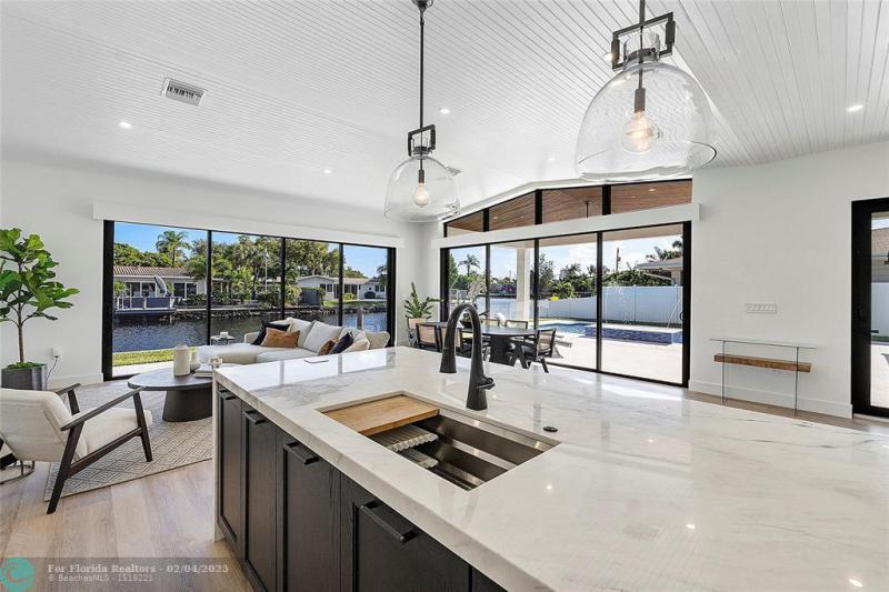  Single Family Homes Photo 12: 2157 Coral Gardens Dr  Wilton Manors,  FL 33306