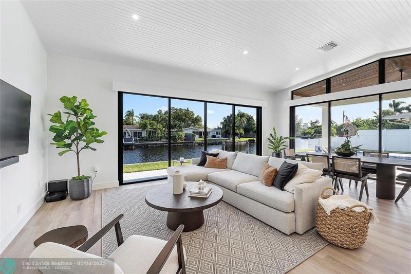  Single Family Homes Photo 13: 2157 Coral Gardens Dr  Wilton Manors,  FL 33306