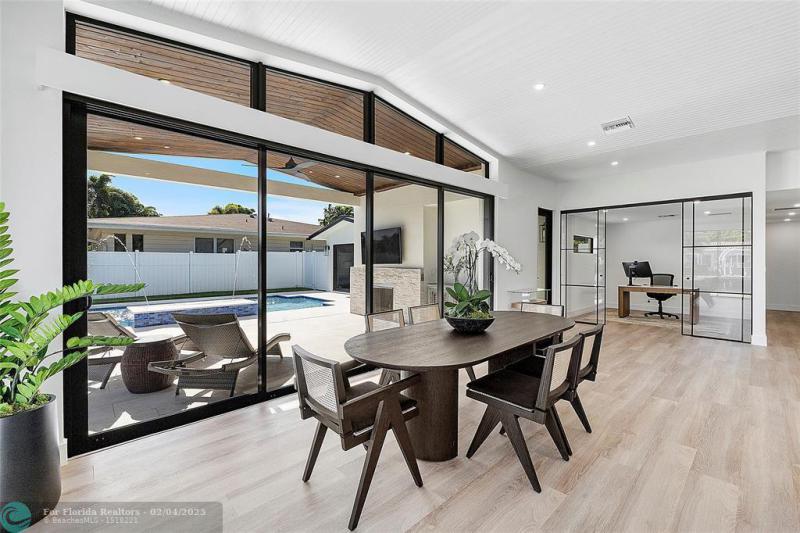  Single Family Homes Photo 14: 2157 Coral Gardens Dr  Wilton Manors,  FL 33306