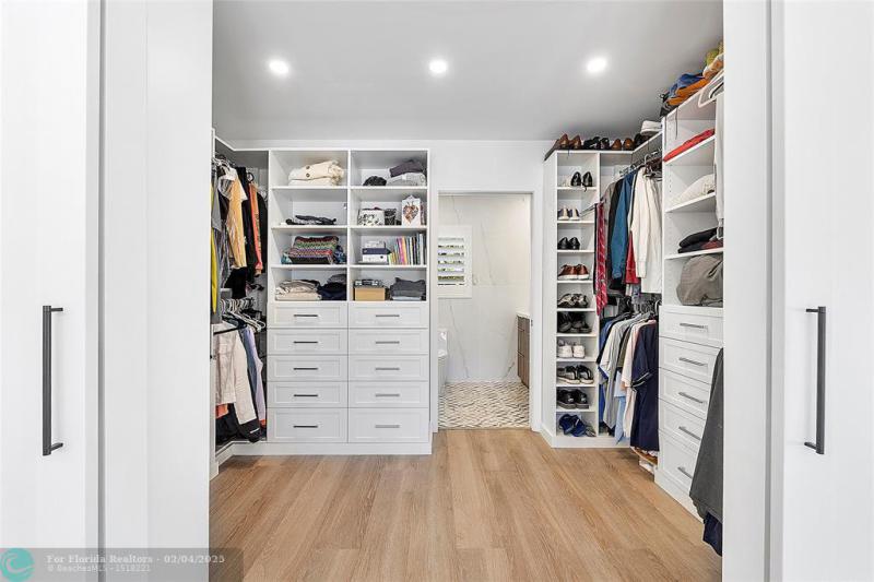  Single Family Homes Photo 19: 2157 Coral Gardens Dr  Wilton Manors,  FL 33306