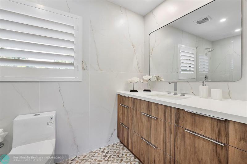  Single Family Homes Photo 20: 2157 Coral Gardens Dr  Wilton Manors,  FL 33306