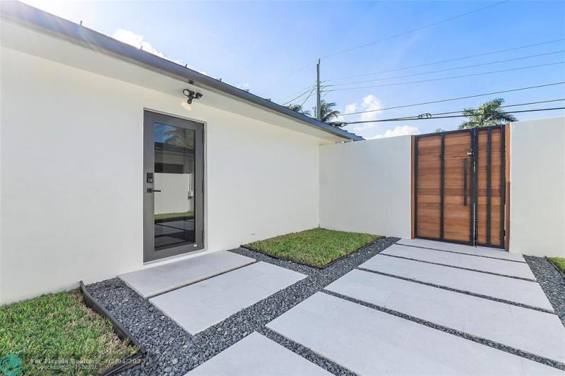  Single Family Homes Photo 22: 2157 Coral Gardens Dr  Wilton Manors,  FL 33306