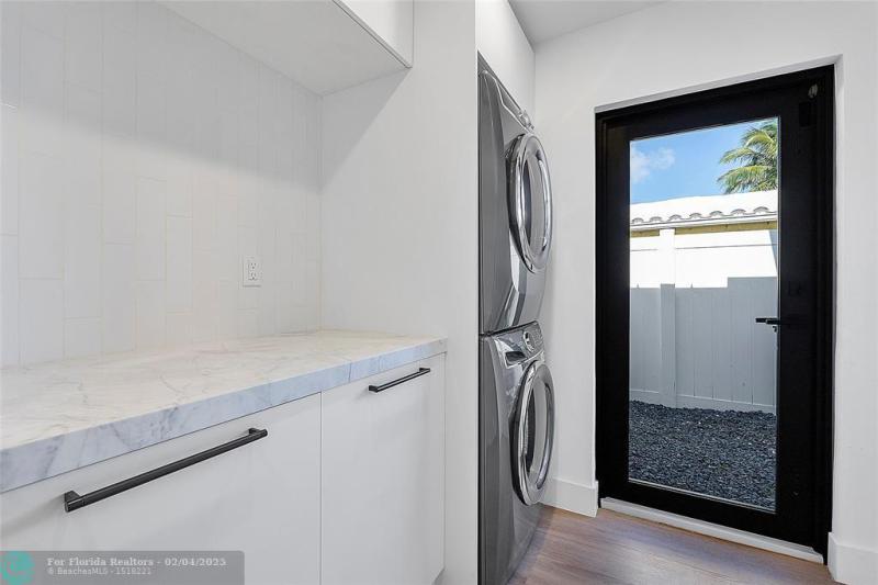  Single Family Homes Photo 34: 2157 Coral Gardens Dr  Wilton Manors,  FL 33306