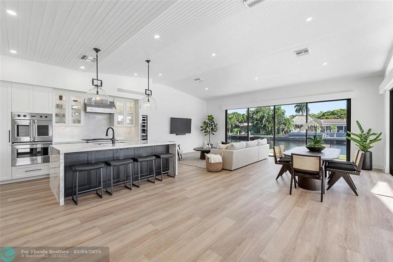  Single Family Homes Photo 4: 2157 Coral Gardens Dr  Wilton Manors,  FL 33306