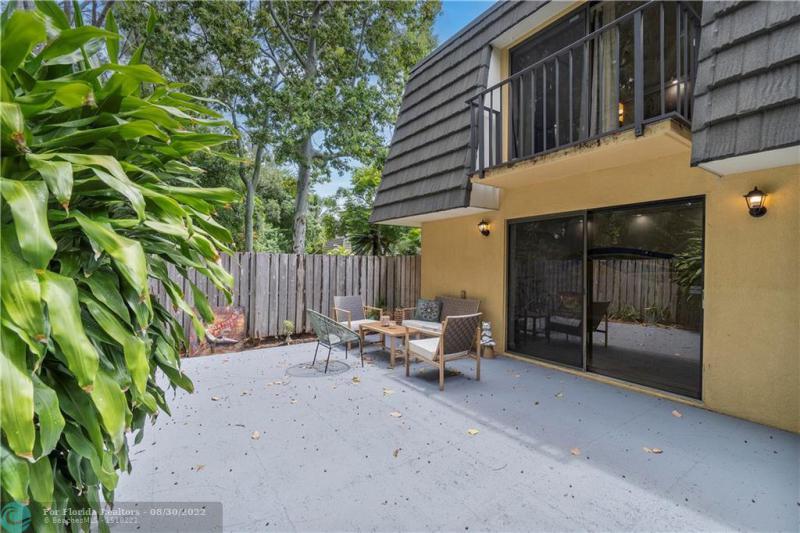  Condo & Townhome Photos