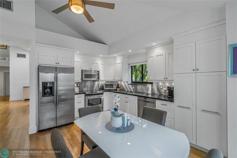  Condo & Townhome Photos