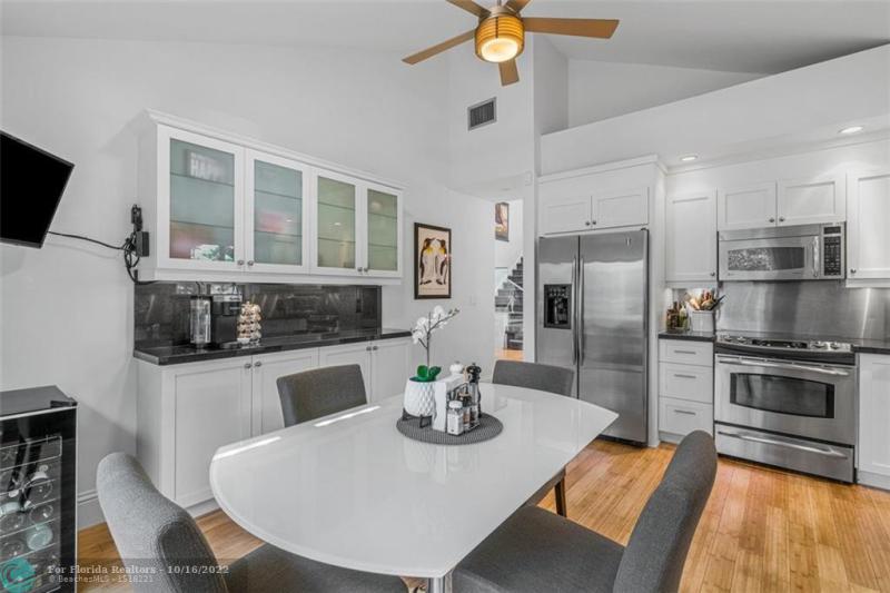  Condo & Townhome Photos