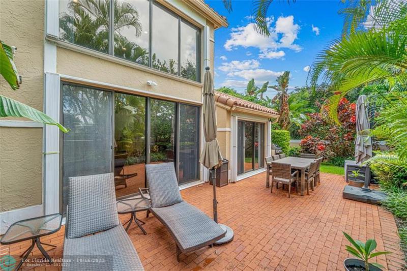  Condo & Townhome Photos