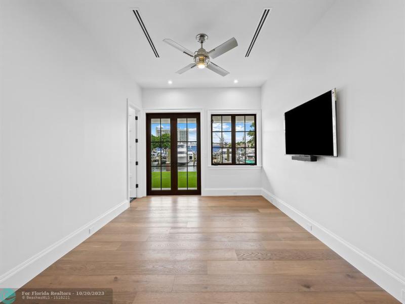  Single Family Homes Photo 32: 1812 SE 14th St  Fort Lauderdale,  FL 33316