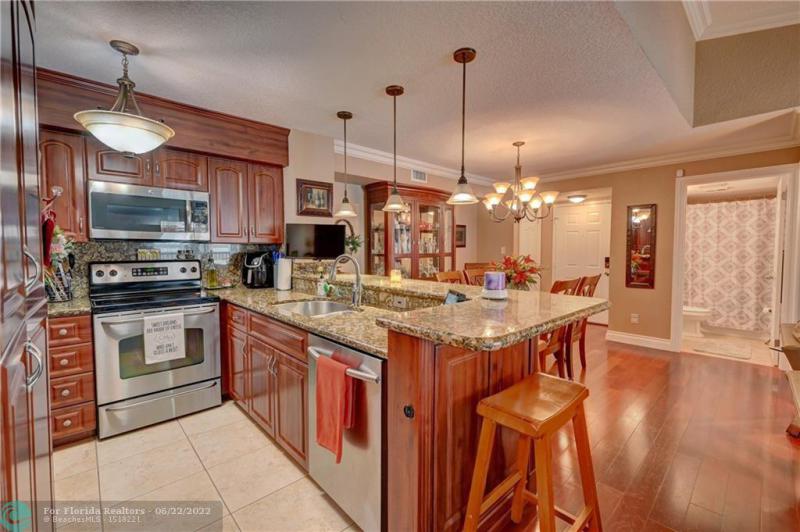  Condo & Townhome Photos