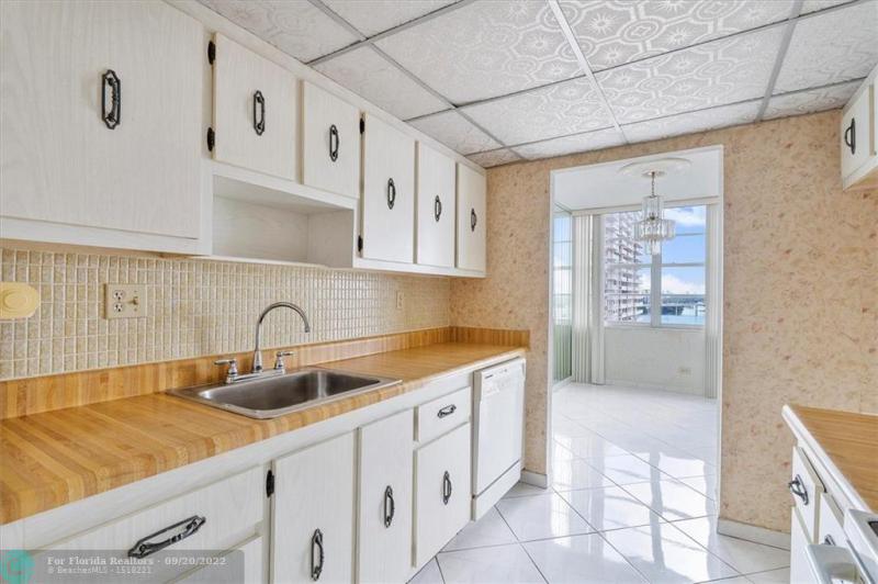  Condo & Townhome Photos