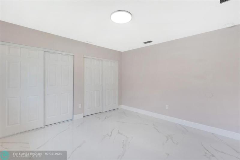  Single Family Homes Photo 17: 4440 SW 26th Ave  Fort Lauderdale,  FL 33312