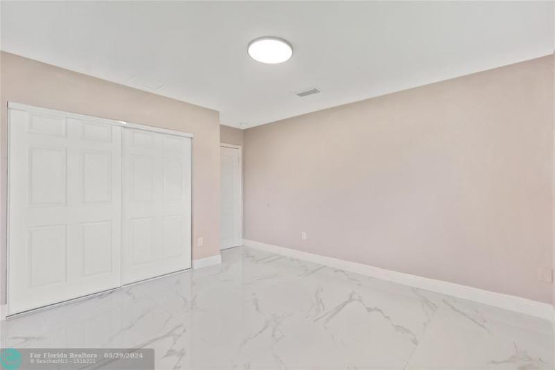  Single Family Homes Photo 20: 4440 SW 26th Ave  Fort Lauderdale,  FL 33312