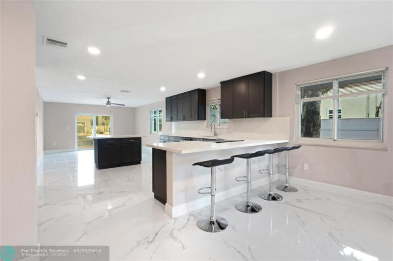  Single Family Homes Photo 3: 4440 SW 26th Ave  Fort Lauderdale,  FL 33312