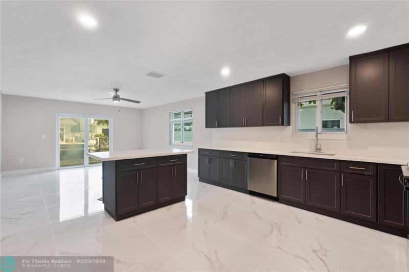  Single Family Homes Photo 4: 4440 SW 26th Ave  Fort Lauderdale,  FL 33312