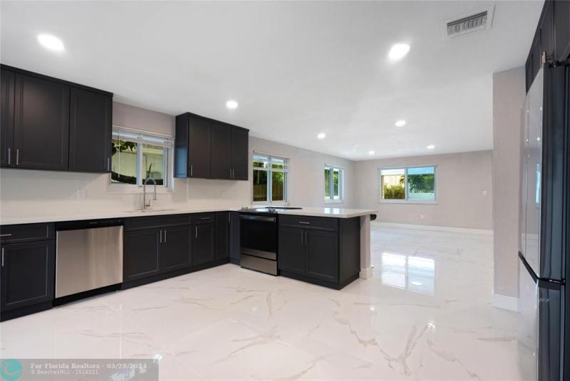  Single Family Homes Photo 5: 4440 SW 26th Ave  Fort Lauderdale,  FL 33312