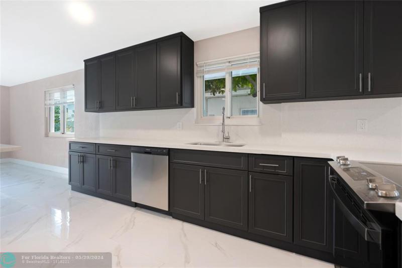  Single Family Homes Photo 6: 4440 SW 26th Ave  Fort Lauderdale,  FL 33312