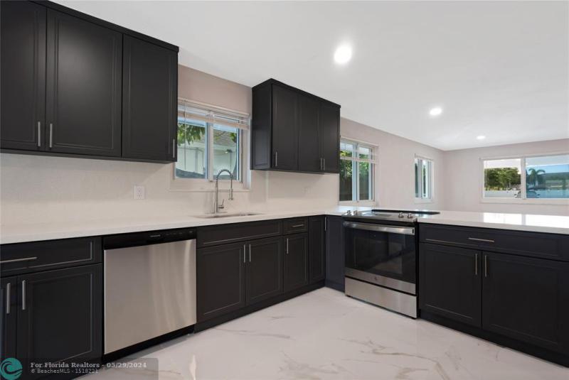  Single Family Homes Photo 7: 4440 SW 26th Ave  Fort Lauderdale,  FL 33312