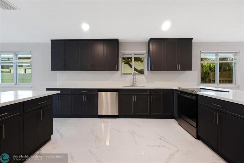 Single Family Homes Photo 8: 4440 SW 26th Ave  Fort Lauderdale,  FL 33312
