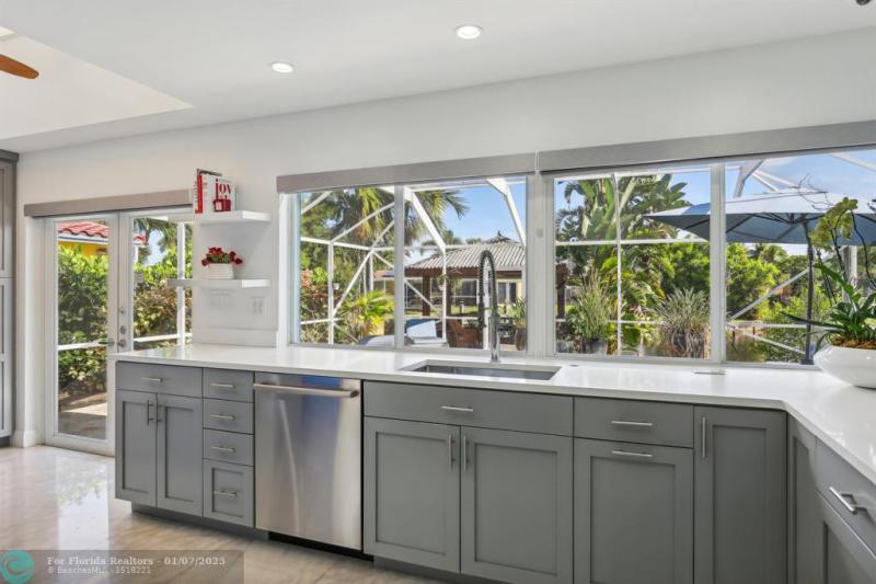  Single Family Homes Photo 10: 2000 NW 35th St  Oakland Park,  FL 33309