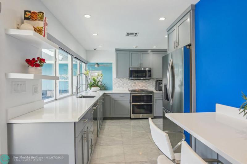  Single Family Homes Photo 11: 2000 NW 35th St  Oakland Park,  FL 33309