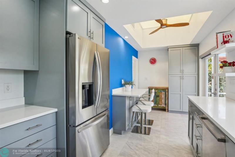  Single Family Homes Photo 12: 2000 NW 35th St  Oakland Park,  FL 33309