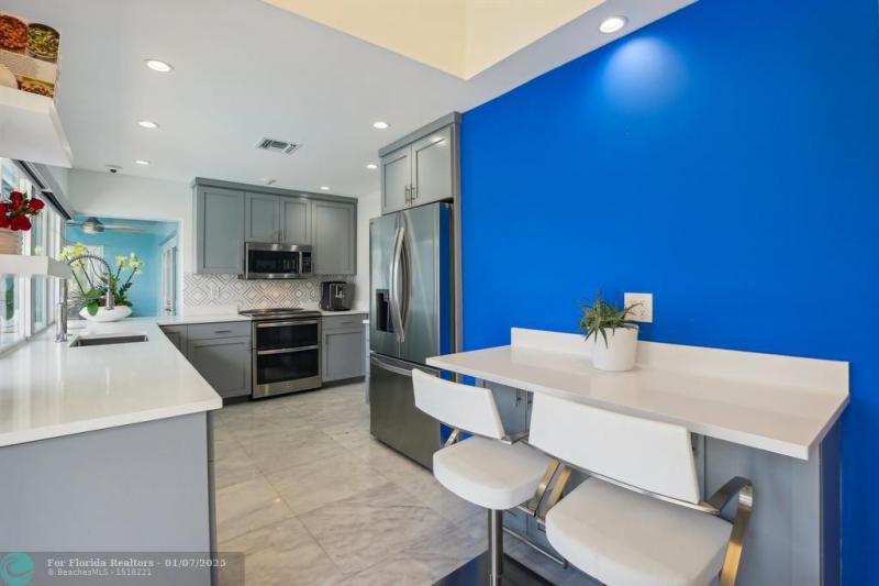  Single Family Homes Photo 13: 2000 NW 35th St  Oakland Park,  FL 33309