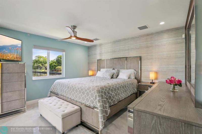  Single Family Homes Photo 15: 2000 NW 35th St  Oakland Park,  FL 33309