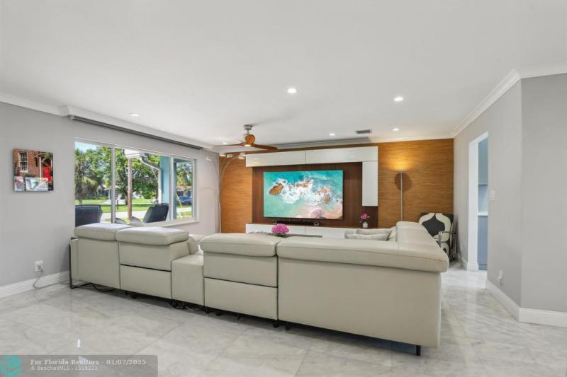  Single Family Homes Photo 3: 2000 NW 35th St  Oakland Park,  FL 33309