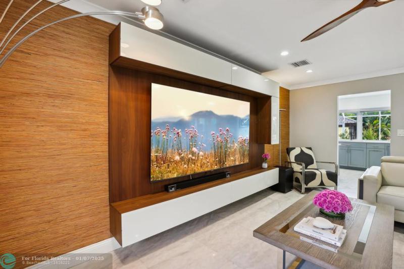  Single Family Homes Photo 5: 2000 NW 35th St  Oakland Park,  FL 33309