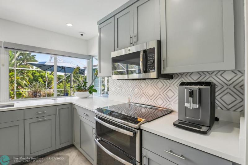  Single Family Homes Photo 8: 2000 NW 35th St  Oakland Park,  FL 33309