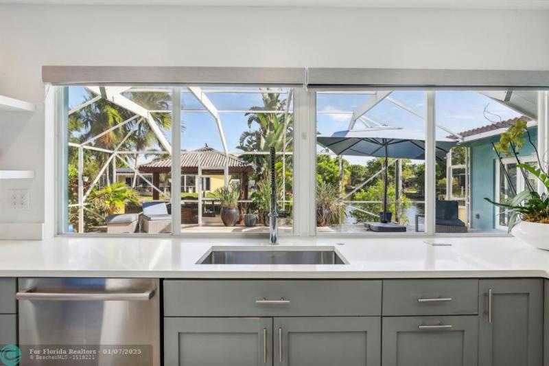  Single Family Homes Photo 9: 2000 NW 35th St  Oakland Park,  FL 33309