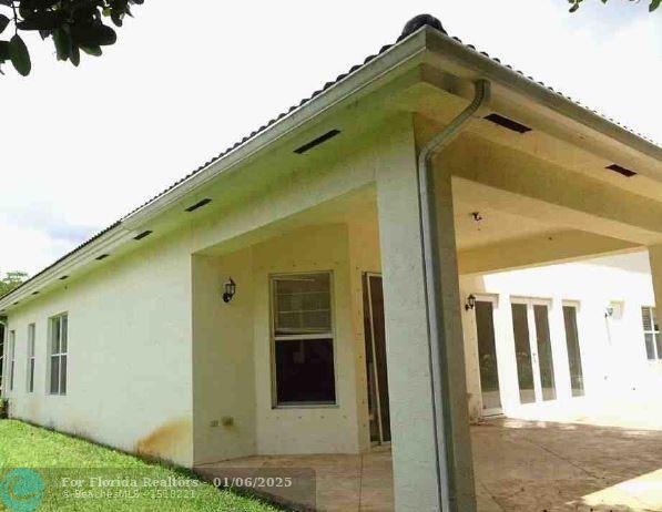  Single Family Homes Photo 3: 4981 SW 173rd Ave  Miramar,  FL 33029
