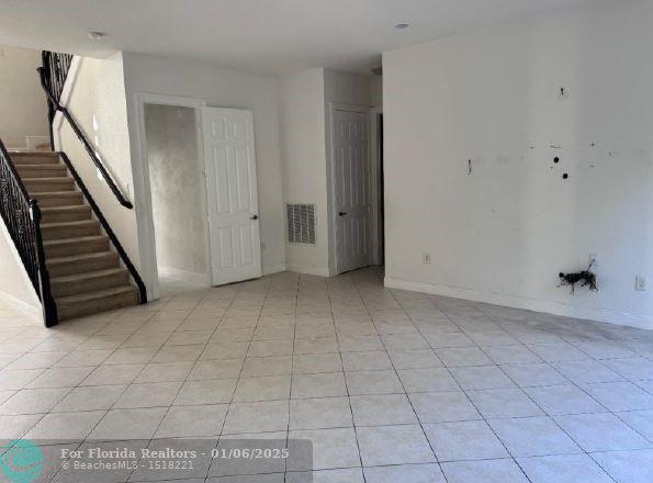  Single Family Homes Photo 4: 4981 SW 173rd Ave  Miramar,  FL 33029