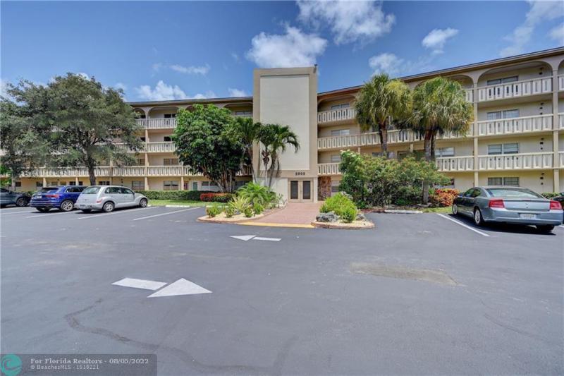  Condo & Townhome Photos