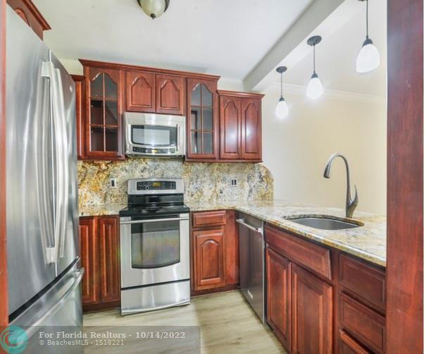  Condo & Townhome Photos