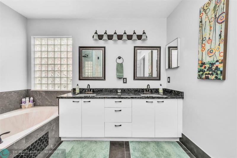  Single Family Homes Photo 17: 3950 NW 54th Ct  Coconut Creek,  FL 33073