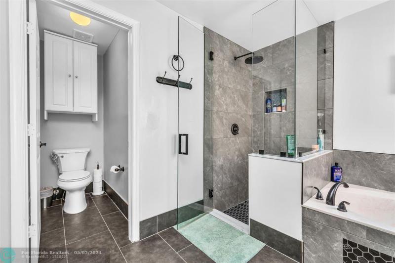  Single Family Homes Photo 18: 3950 NW 54th Ct  Coconut Creek,  FL 33073