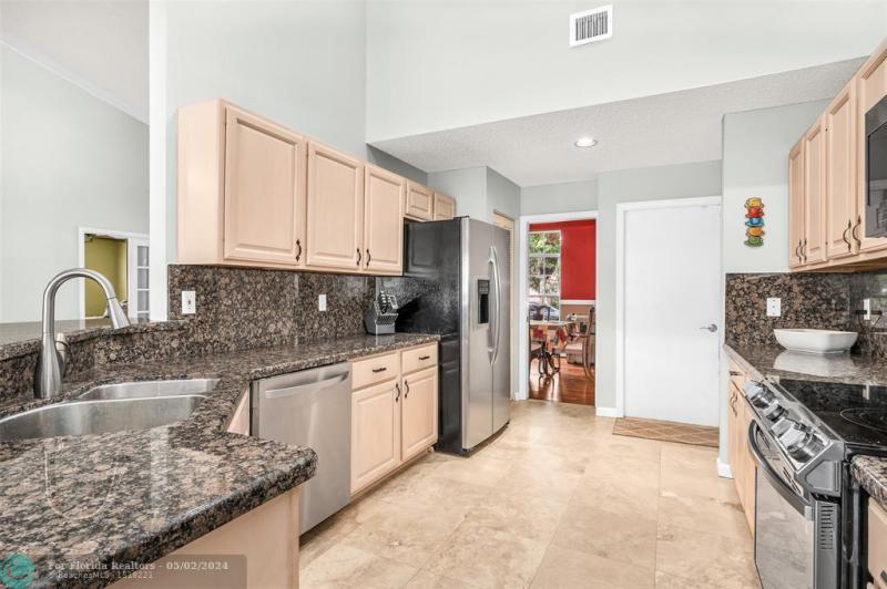  Single Family Homes Photo 6: 3950 NW 54th Ct  Coconut Creek,  FL 33073