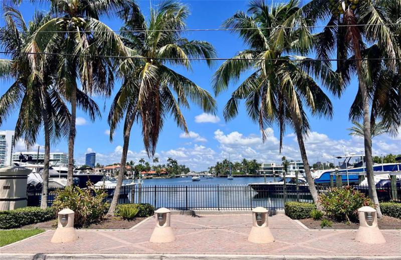  Single Family Homes Photo 10: 23 Isla Bahia Dr  Fort Lauderdale,  FL 33316