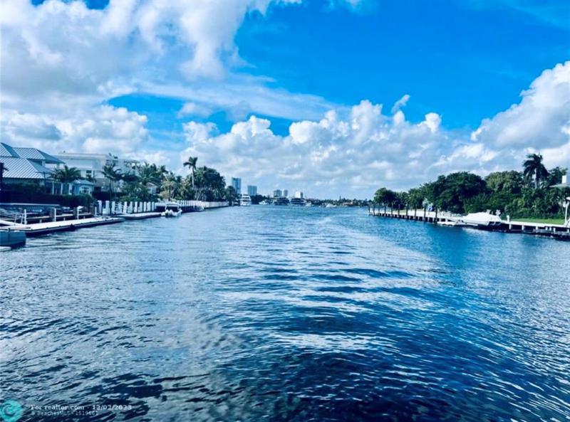  Single Family Homes Photo 4: 23 Isla Bahia Dr  Fort Lauderdale,  FL 33316