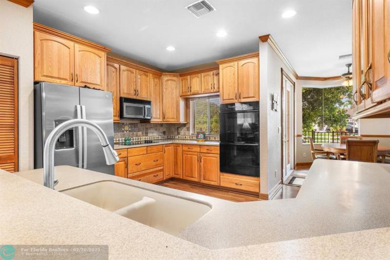  Single Family Homes Photo 18: 5811 NW 80th Ter  Parkland,  FL 33067