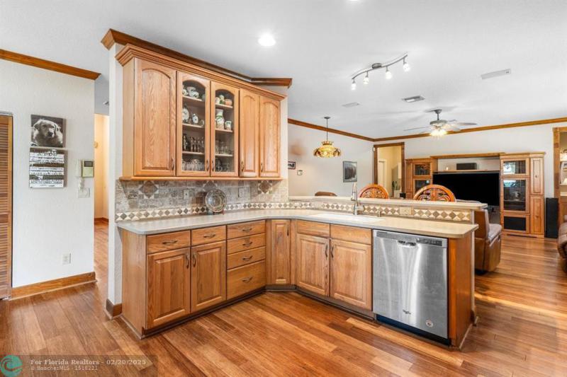  Single Family Homes Photo 19: 5811 NW 80th Ter  Parkland,  FL 33067