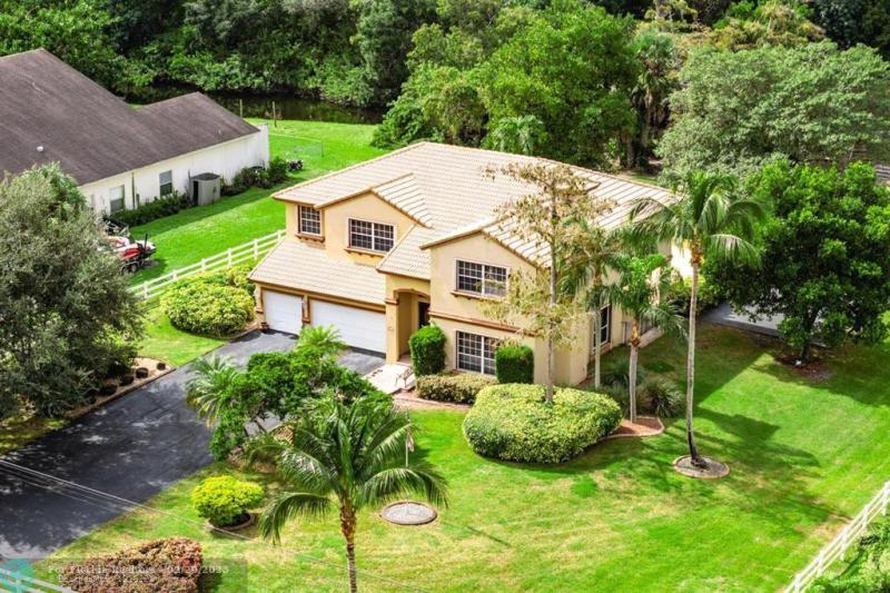  Single Family Homes Photo 3: 5811 NW 80th Ter  Parkland,  FL 33067